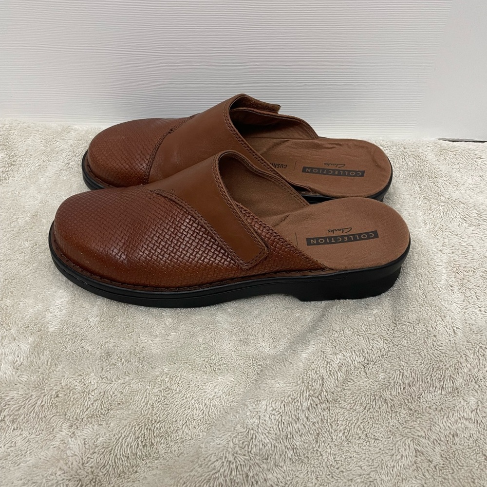Clarks Women Sz 8 M Patty Tayna Mules Dark Tan Textured Leather Soft Cushion